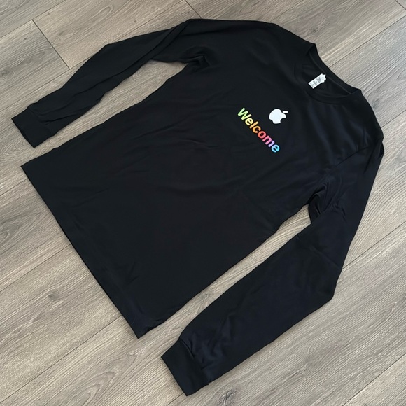  Apple Long Sleeve T-Shirt (Black) - Picture 3 of 4